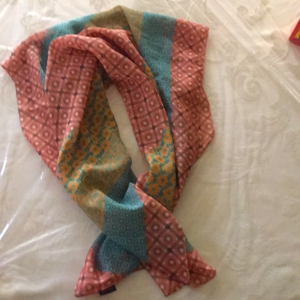 Gap  limited edition scarf 31 square